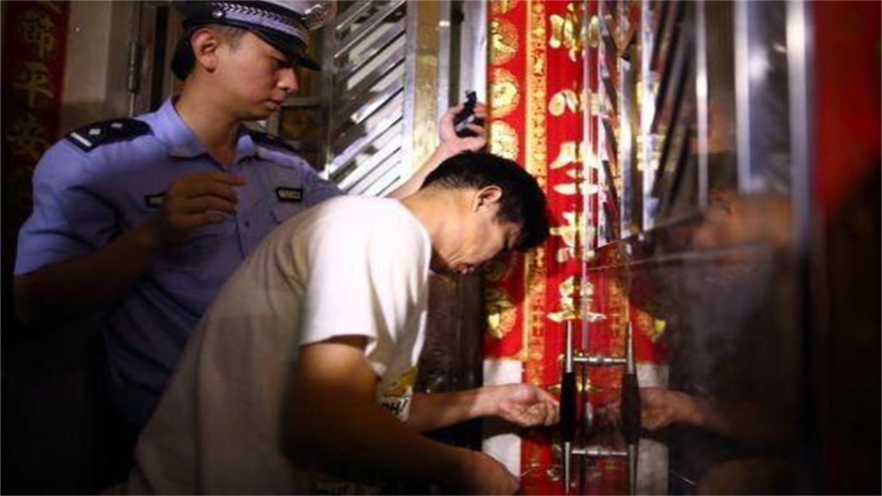 望谟换锁请开锁师傅开了锁后，师傅为什么一般都不进门，就算主人请也不进去？